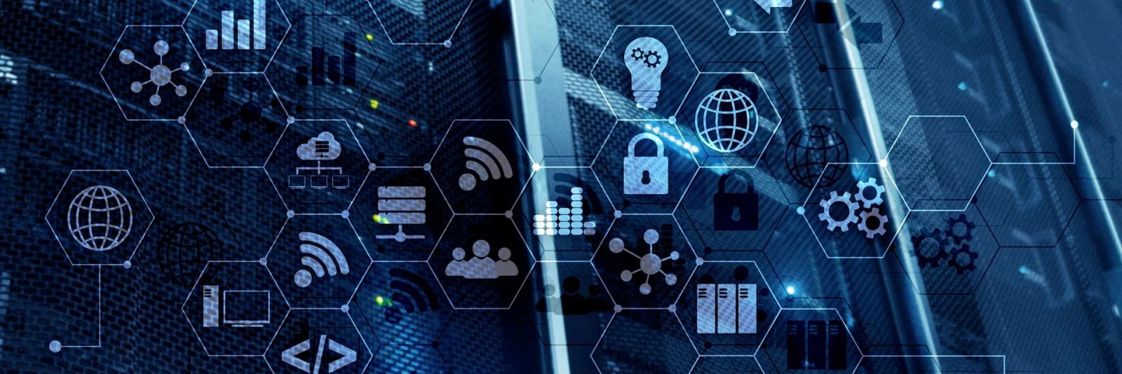 ICT für ein strategisches Facility Management Computerserver im Hintergrund und zahlreiche Zeichen und Symbolen im Bereich Telekommunikationstechnologie im Vordergrund