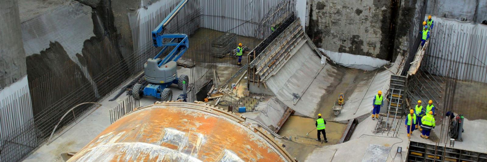 Bauprojekte in LzPh. 1 – Facility Management Tunnelbohrmaschine auf einer Baustelle beim Bauen einer U-Bahn